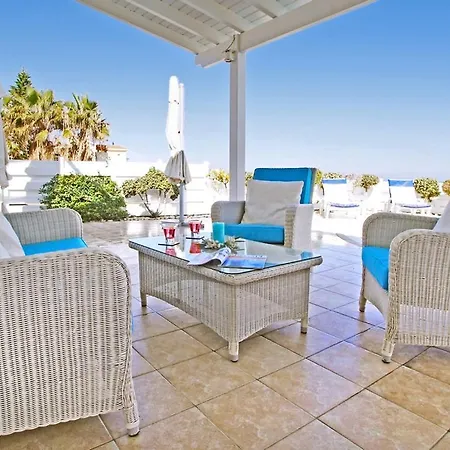 In Sleeps 6 With Pool And Air Con *